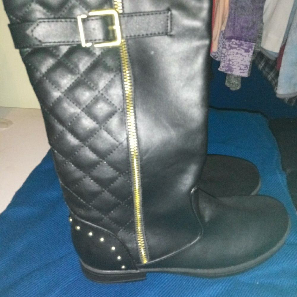 Black high zip-up side boots. Girl's size 4. New!!